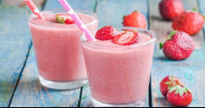 عصير فراولة باللبن
